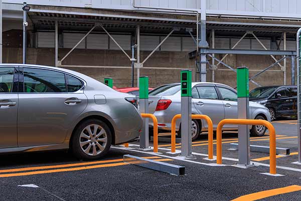 不動産投資で駐車場経営をするメリット・デメリット｜必要な費用や収益の目安も解説