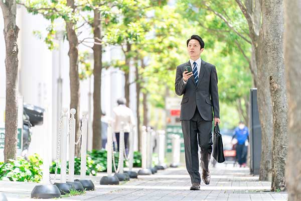 不動産投資で年収800万円の人が借りられるローン金額は？ 投資のメリットや注意点も解説