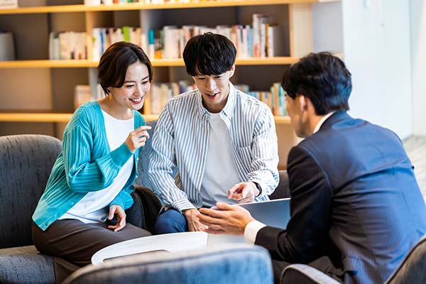 不動産投資は20代で始められる？ メリットや注意点、体験談も紹介
