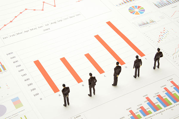 不動産投資を始めるのに必要な年収とは？ 融資審査の項目や自己資金の目安も解説