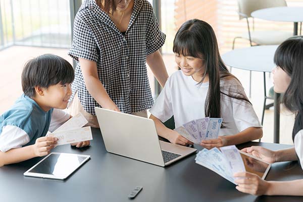 こどもNISAとは？ プロが考える活用法を完全解説！ ジュニアNISAとの違いや金融機関選び、注意点も