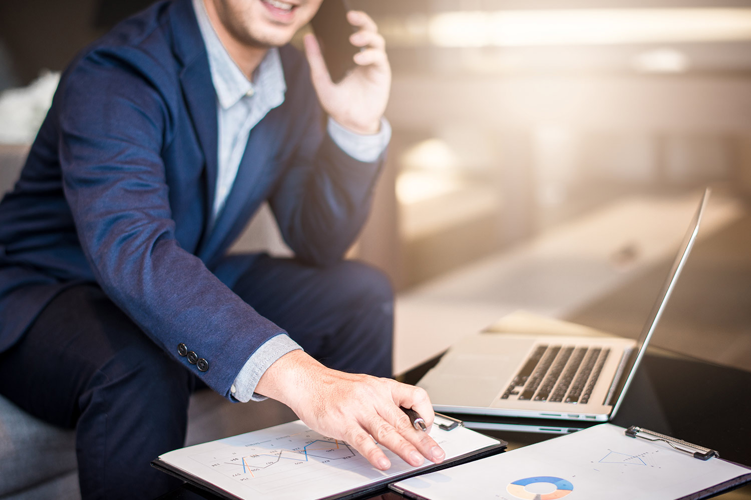 不動産投資が副業にあたらない理由とは？ 会社員に人気の理由も解説｜RENOSY マガジン（リノシーマガジン）