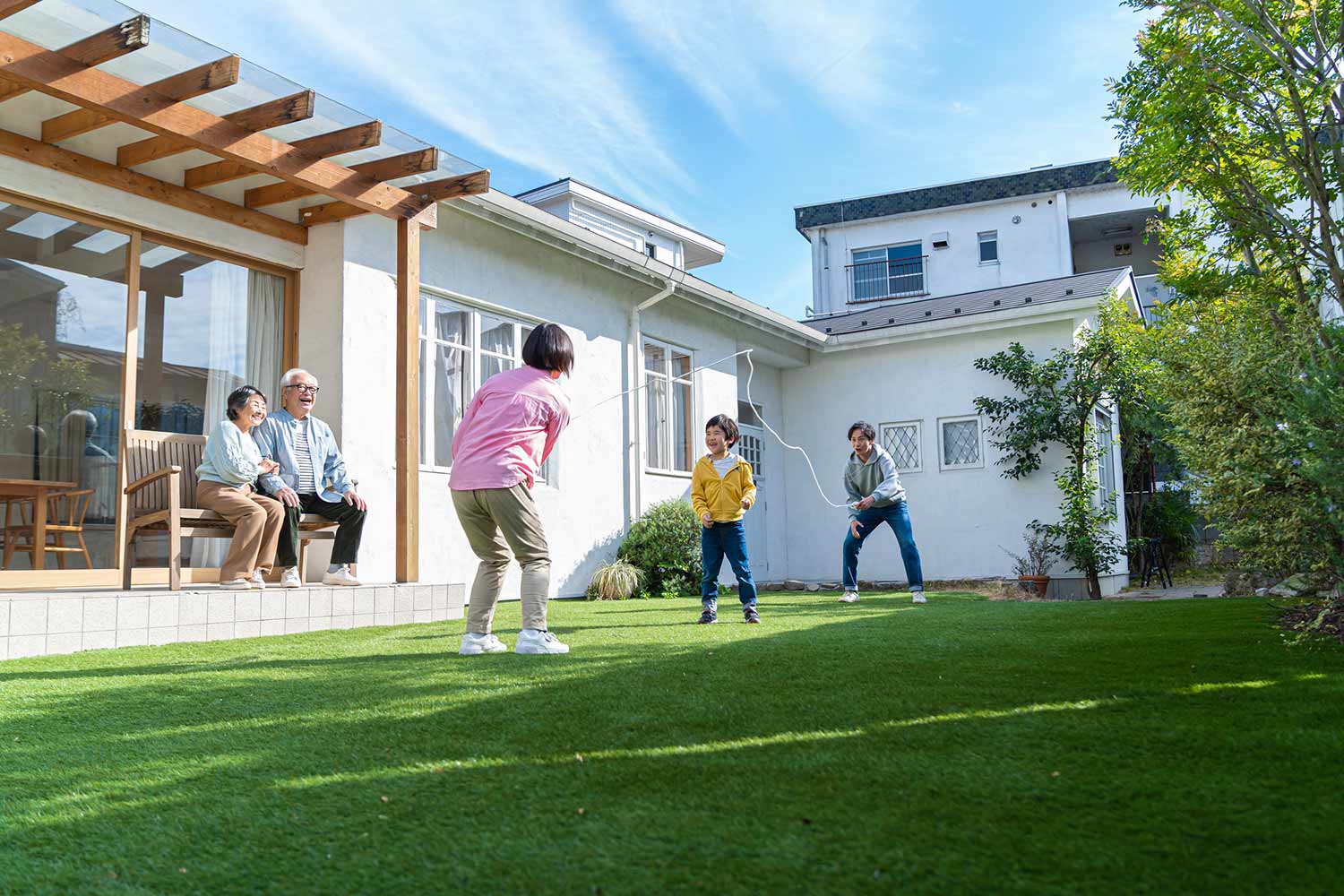 “2025年問題”到来の年。75歳以上の国民が増加する社会では何が起こるのか