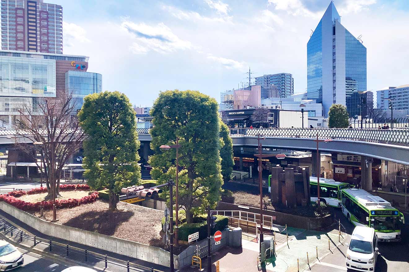 川口駅東口前の街並み