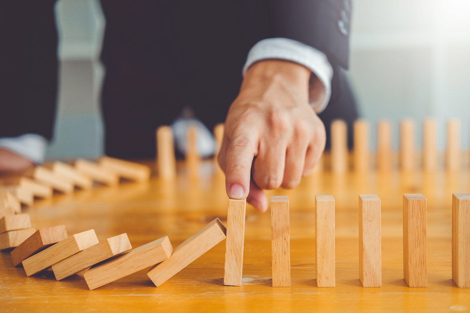 資産を守るために！ 不動産投資での破産を防ぐ、リスク管理と7つの対応策｜RENOSY マガジン（リノシーマガジン）