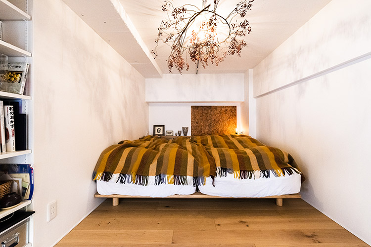 洞穴をイメージしたという寝室