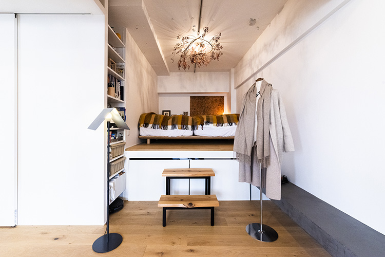 床上げした部分に収納スペースを確保