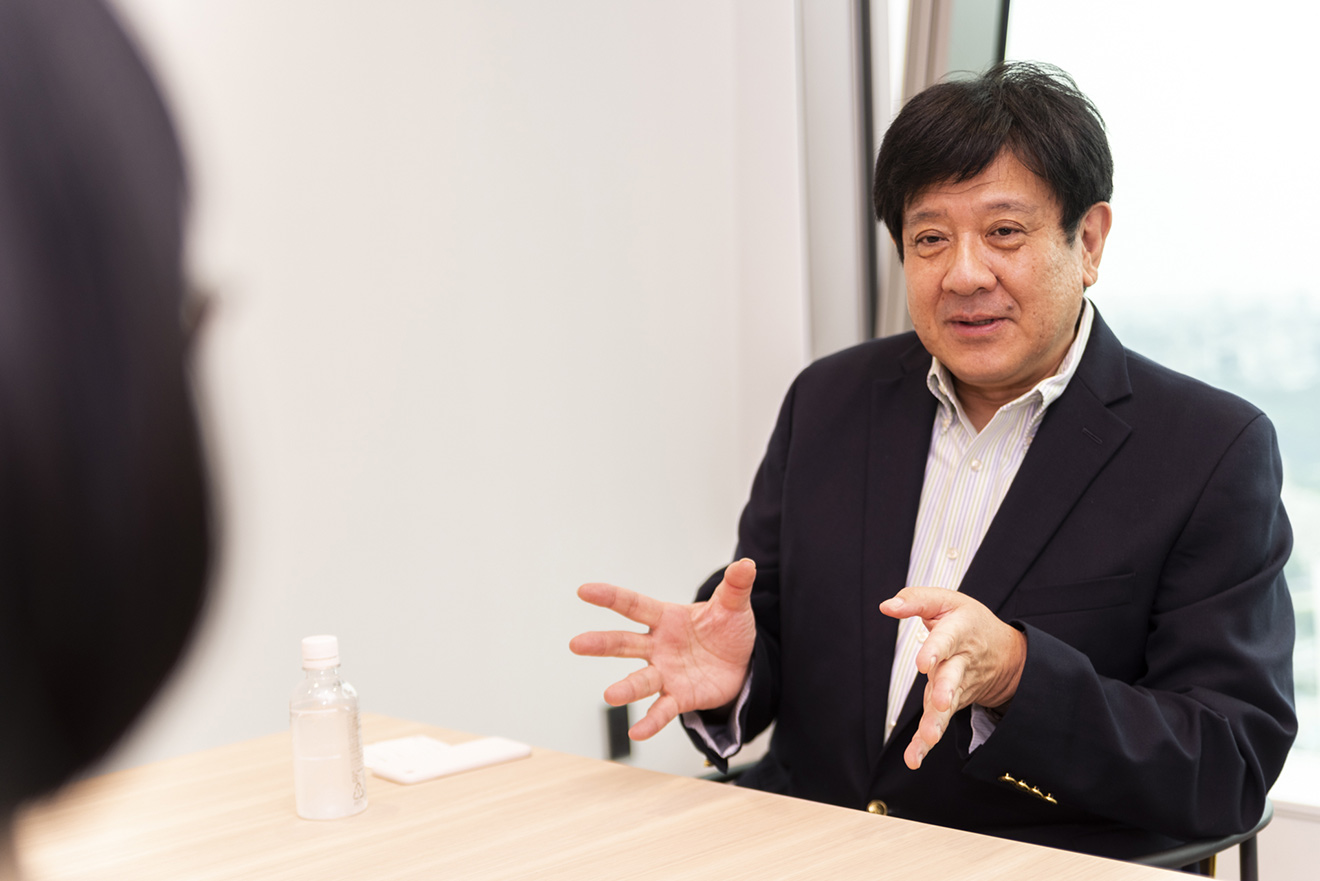 当時を振り返りながら語る五味さん