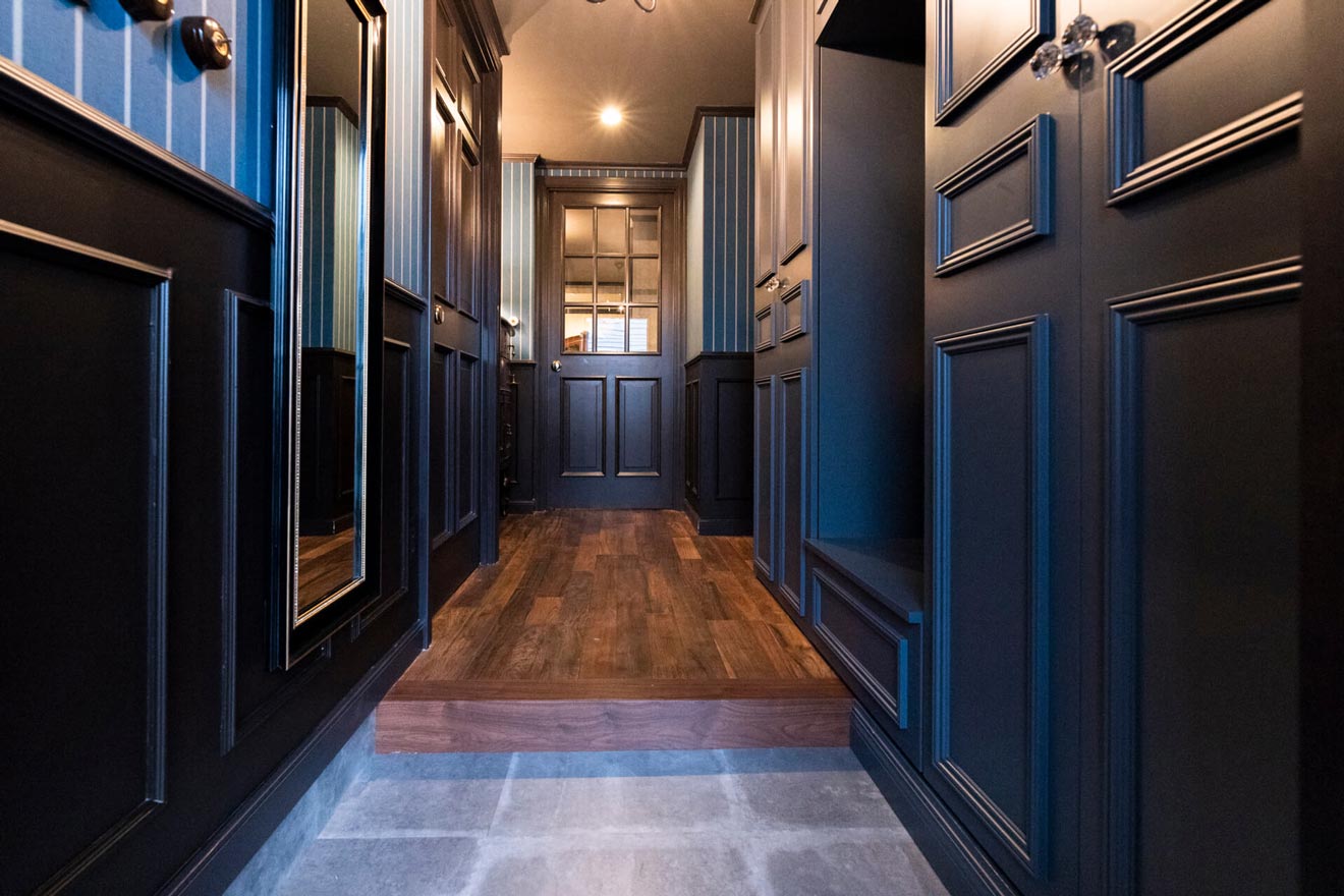 玄関を下アングルから眺めた様子