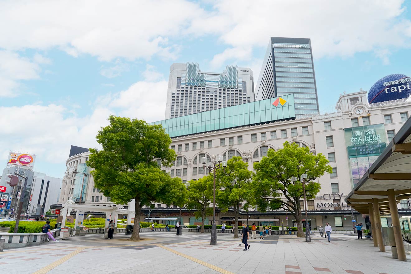 南海電鉄なんば駅前