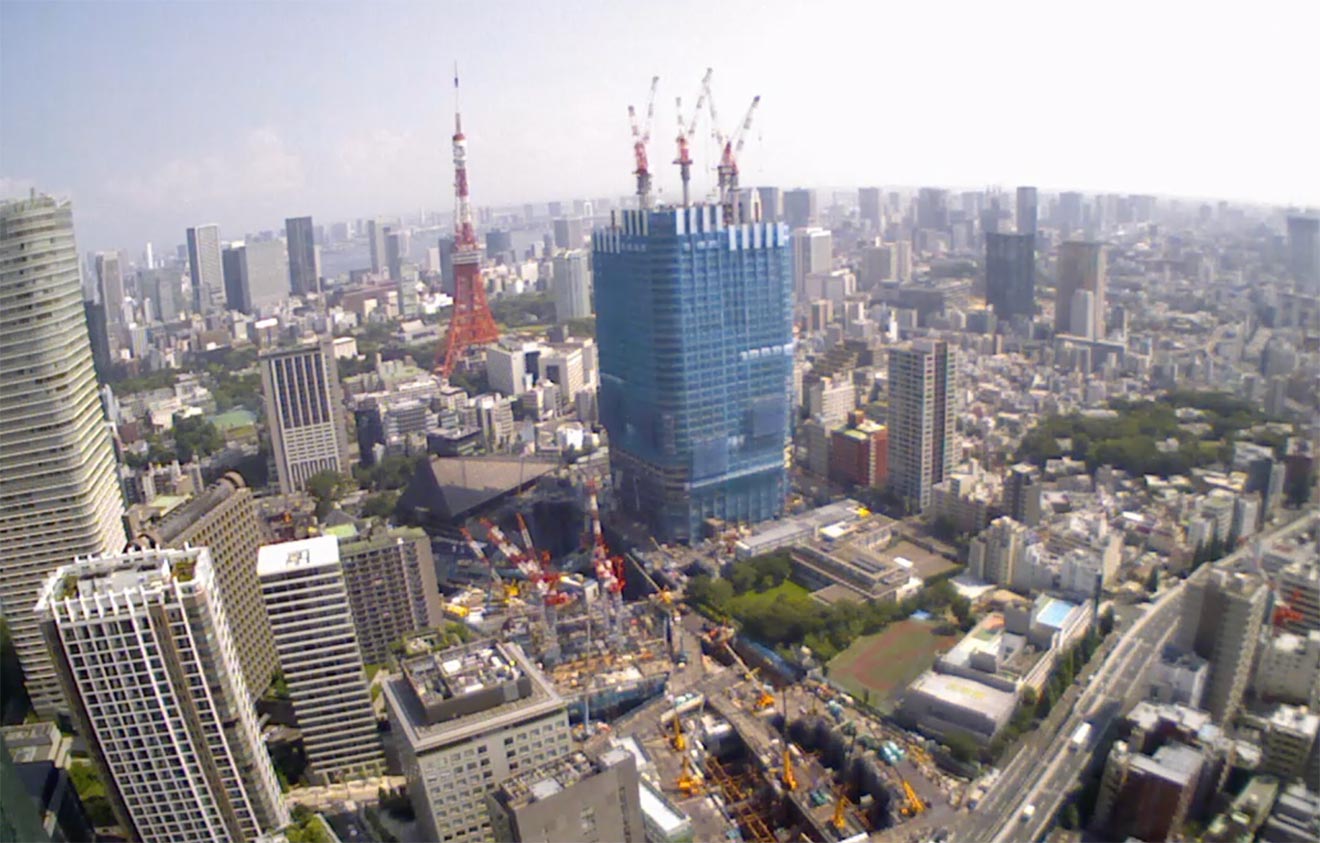 メインタワーの建設が先行しています