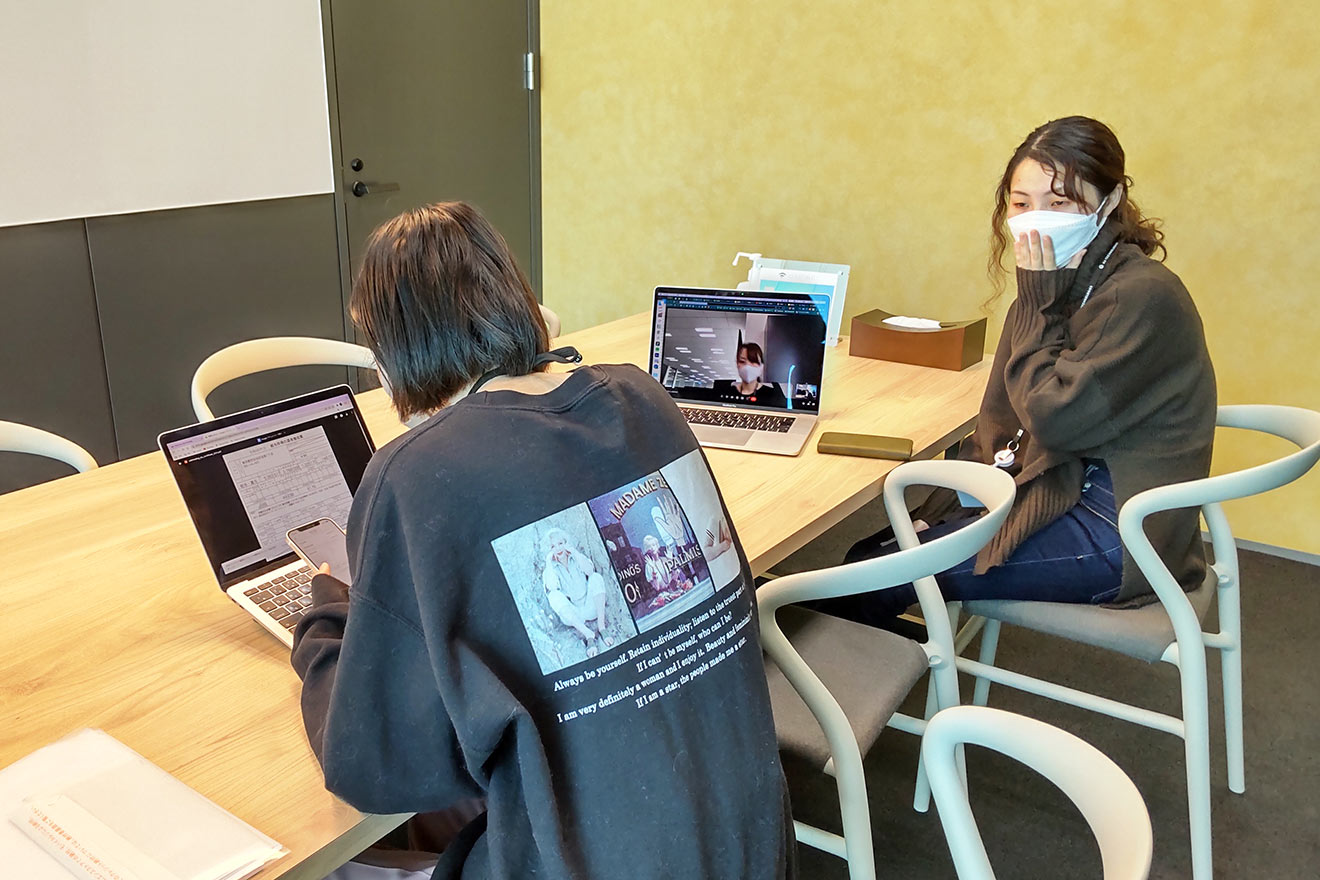 経費、源泉徴収票の中の数値を入力します