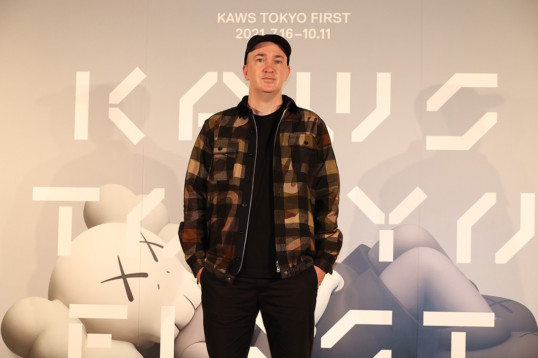 2021年には日本で大型展覧会を開催するなど、芸術性の評価も高いKAWS