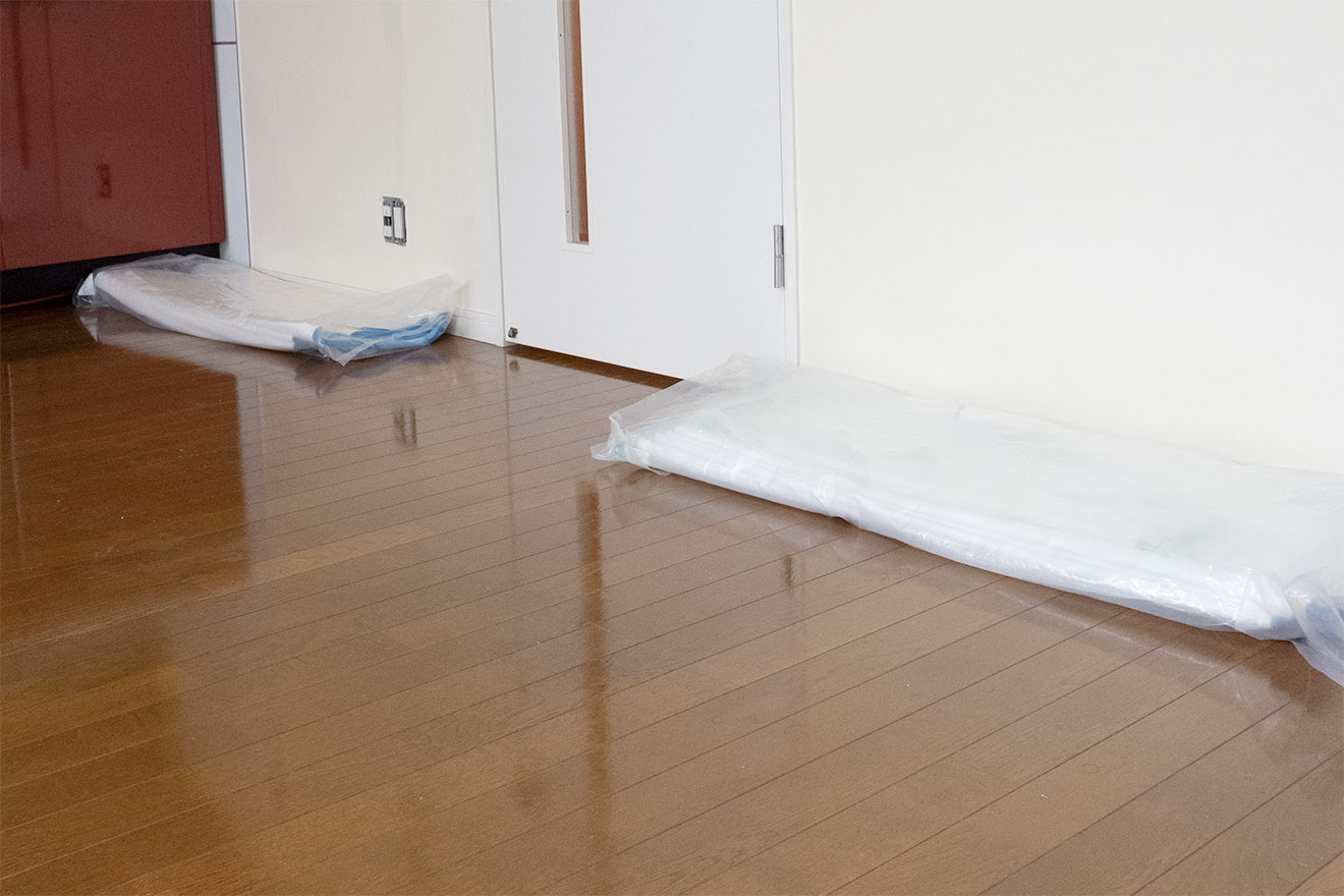 準備万端の状態で搬入された壁紙たち