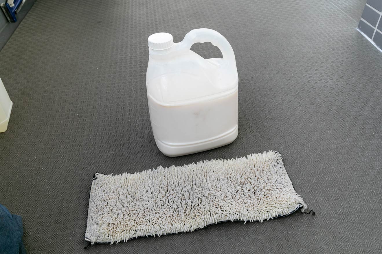 これが新しくかけられるワックスとモップ