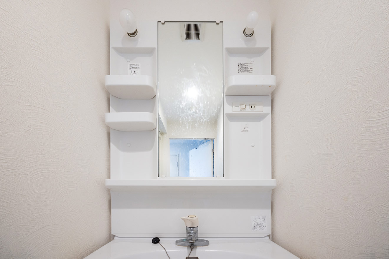 洗面台の鏡も曇っていました